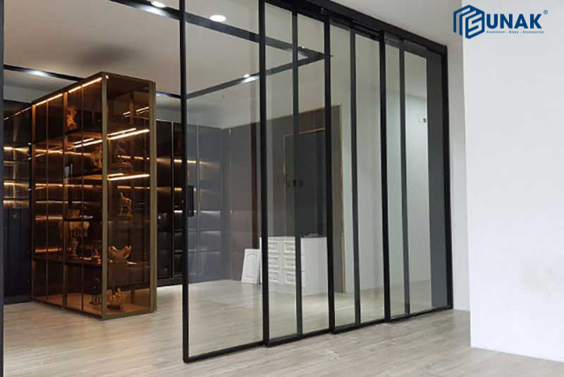 Cửa nhôm slim cao cấp có tên gọi riêng là slim door nổi bật với phần khung nhôm thanh mảnh, thiết kế tối giản.